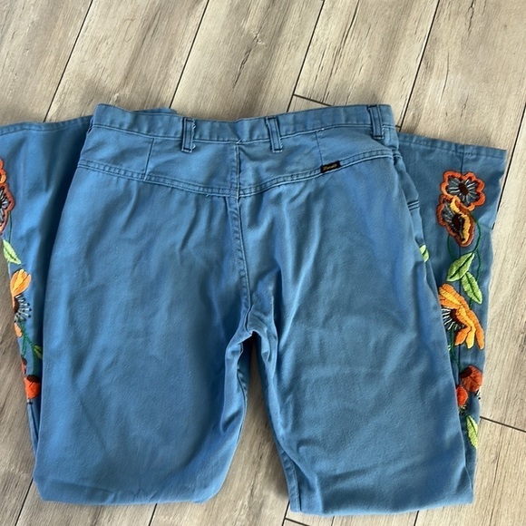 Vintage 1960s wide leg bell bottom wranglers with embroidery size 18 - Picture 14 of 16